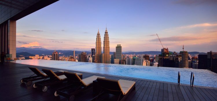 Ventajas de las piscinas elevadas desmontables frente las enterradas